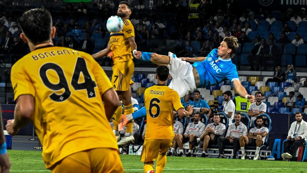 McTominay durante el partido ante el Pisa