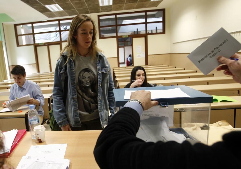 Segunda ronda de votaciones para rector de la Universidad de Oviedo