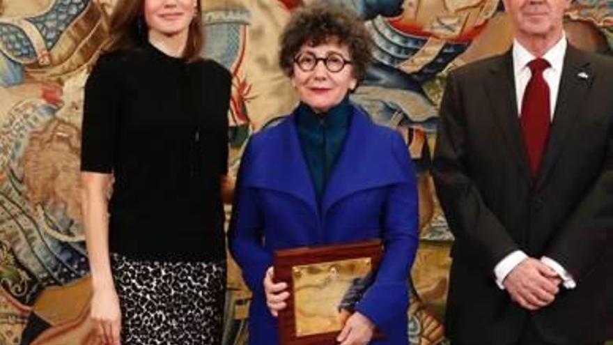 Doña Letizia entregó el premio Victoria Civera.