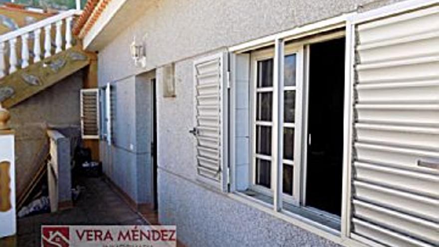 170.000 € Venta de casa en Tacoronte 180 m2, 4 habitaciones, 2 baños, 944 €/m2...