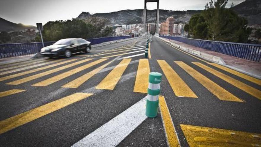 Alcoy registra tres graves accidentes por exceso de velocidad en el casco urbano