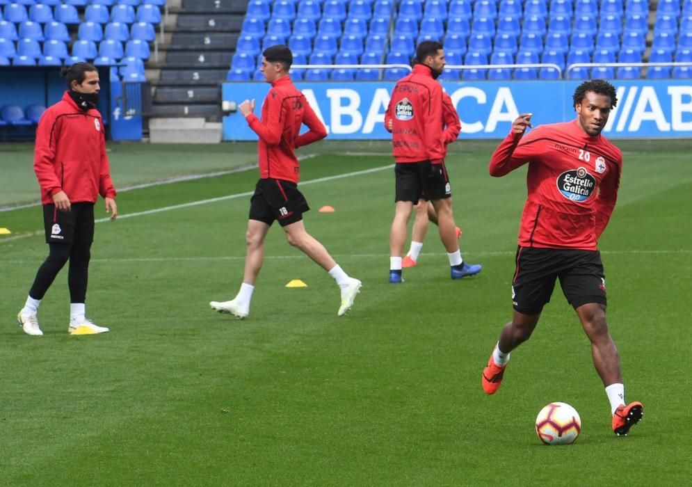 Los futbolistas realizaron ayer en Riazor la última sesión de entrenamiento antes del partido de esta tarde contra el Rayo Majadahonda.