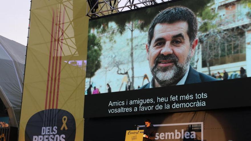 El fill de Jordi Sànchez llegeix una carta del seu pare en el concert celebrat a l&#039;Estadi Olímpic aquest desembre