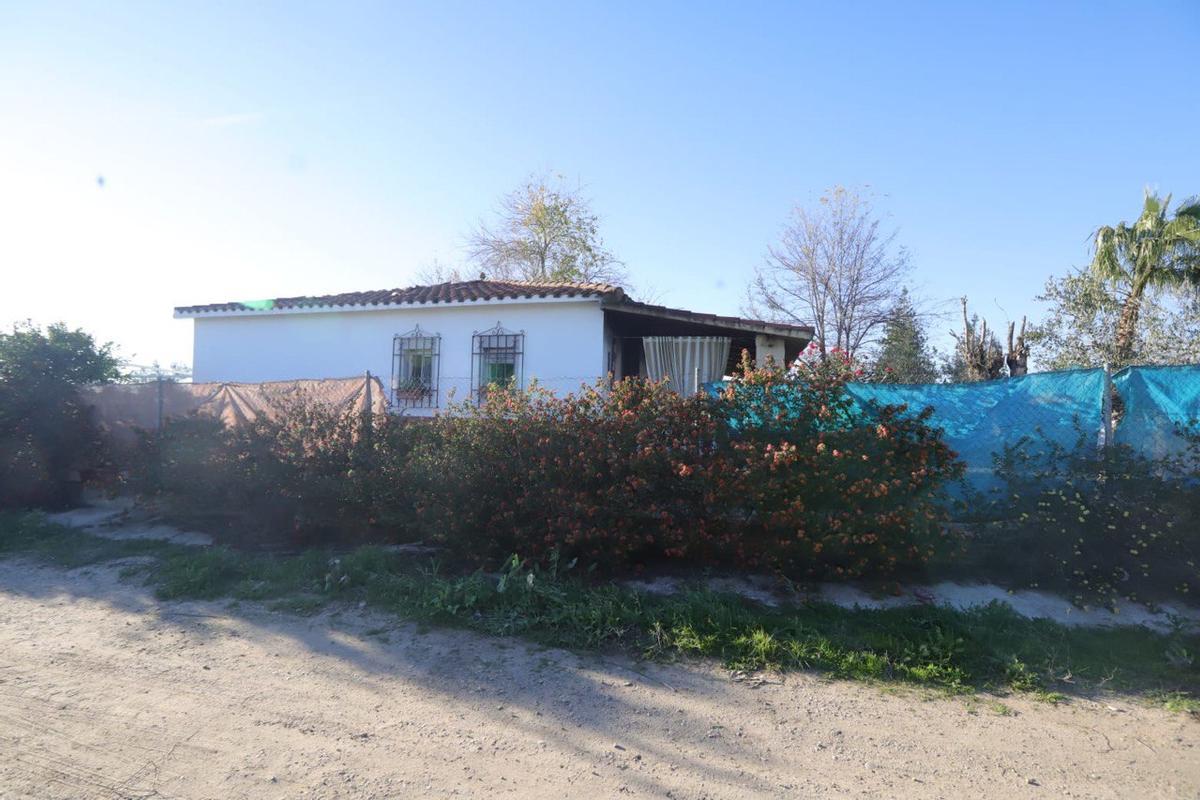 Vista de la casa donde se ha producido el incendio.