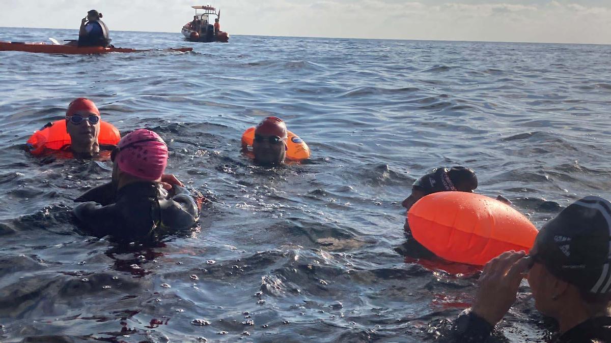 El paratriatleta Javier Vergara cumple con éxito su reto de 5km de natación por una causa benéfica