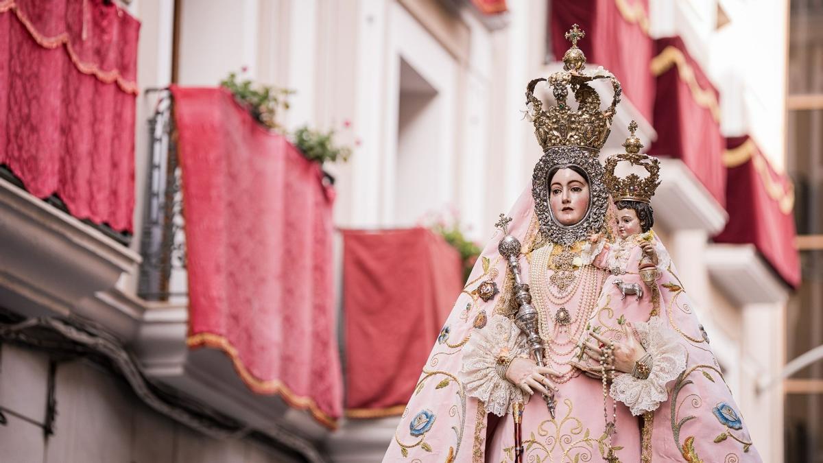 La Virgen de Araceli, por las calles de Lucena, este sábado.