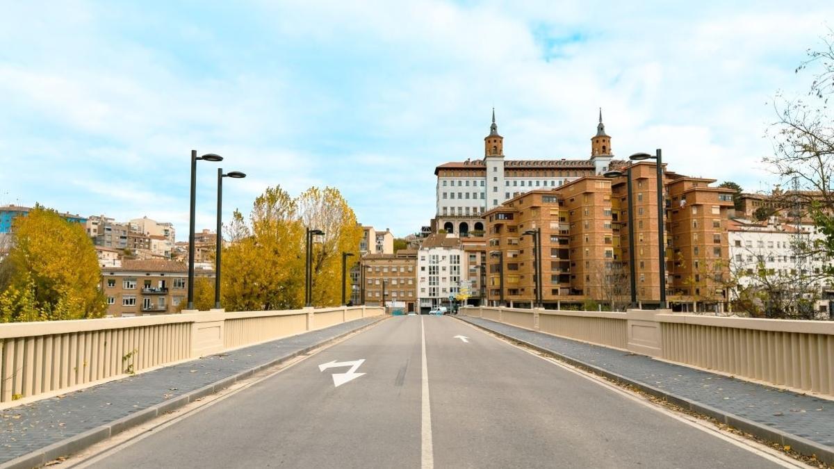 Puente de acceso en la capital turolense.