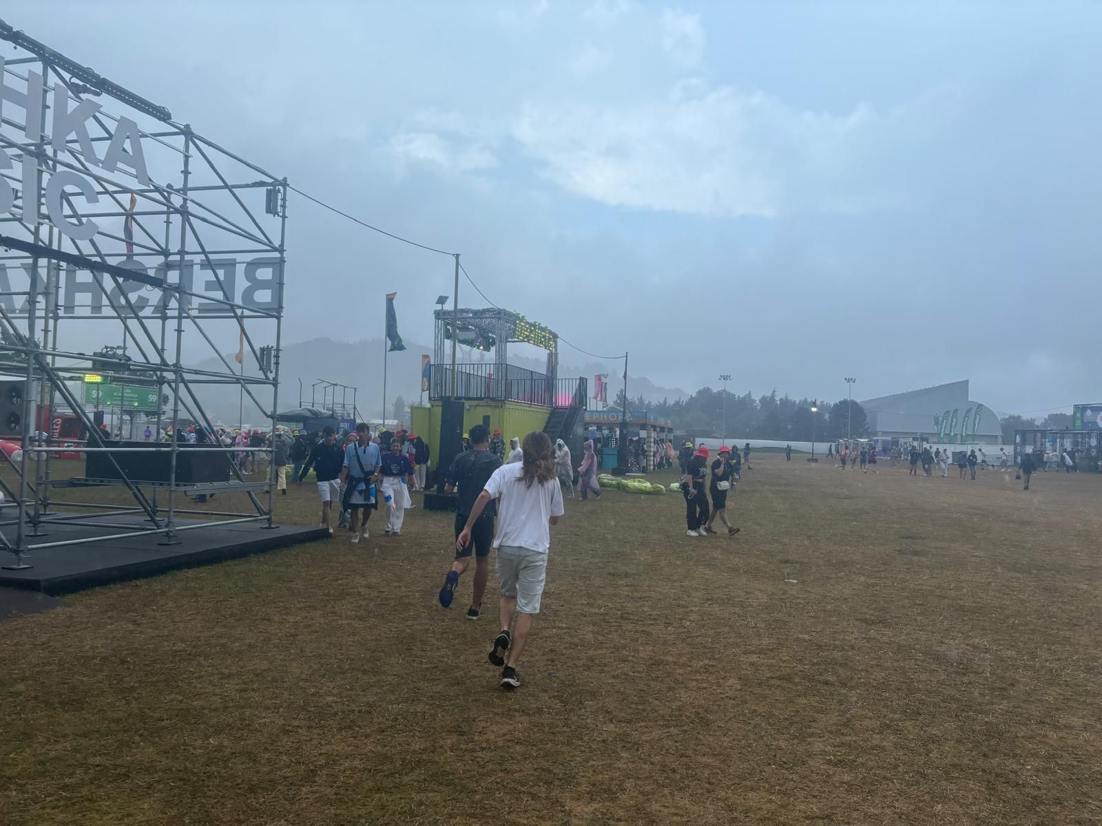 Lluvia en las primeras horas de la última jornada del Boombastic
