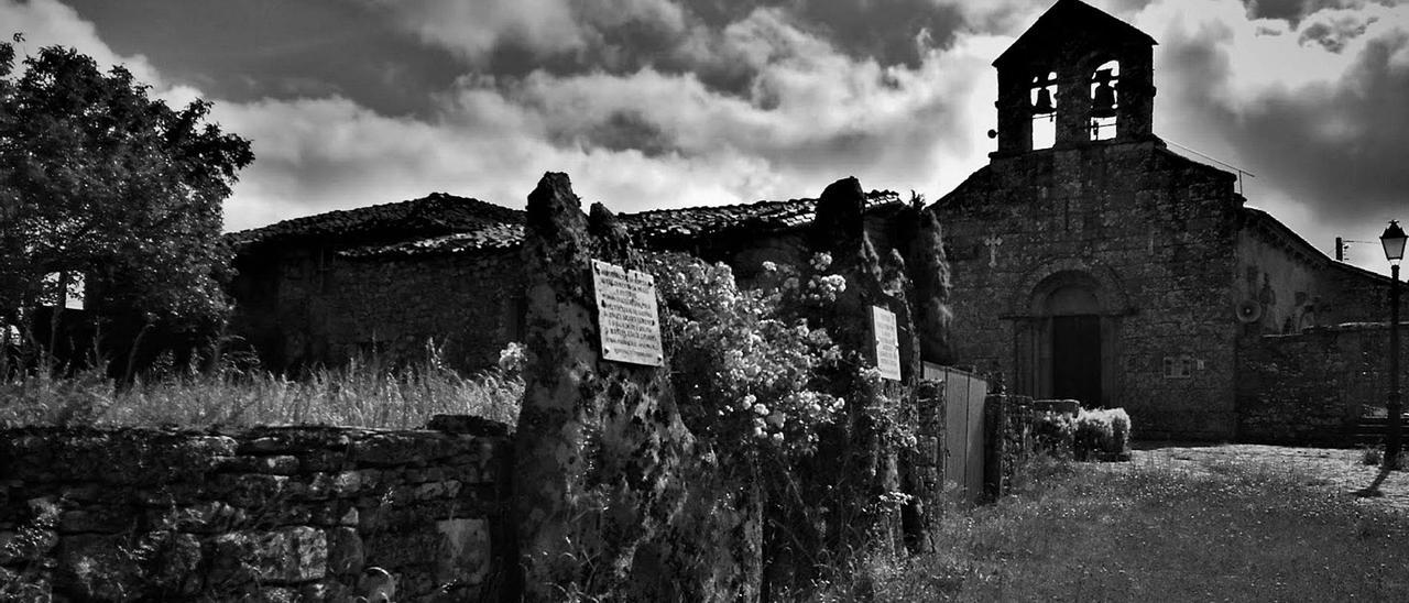 Panorámica e detalles da construcción relixiosa situada na parroquia agoladesa.   | //  Á.U.B.