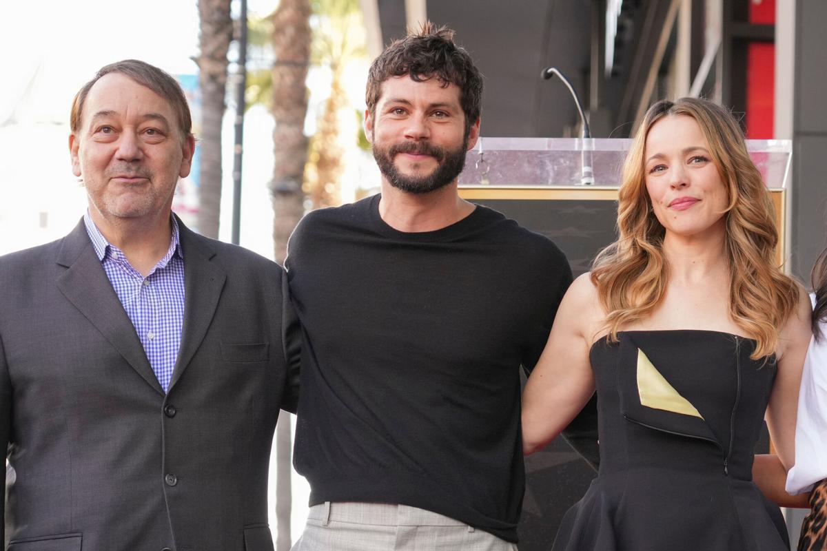 Sam Raimi, Dylan O'Brien y Rachel McAdams en pasado enero, cuando Rachel McAdams recibió su estrella en el paseo de Hollywood.
