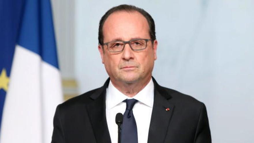 Hollande: «Els atemptats són un acte de guerra de l&#039;Estat Islàmic»