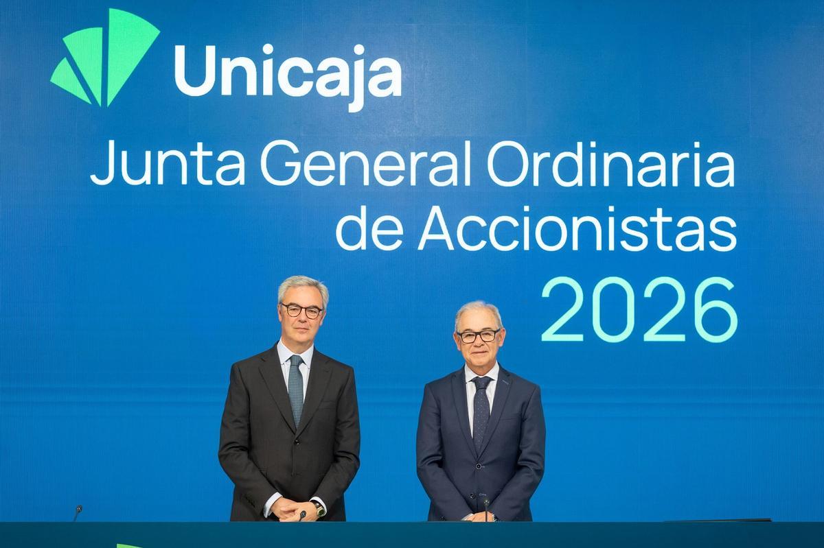 El presidente de Unicaja, José Sevilla, y el CEO, Isidro Rubiales, en la junta de accionistas.
