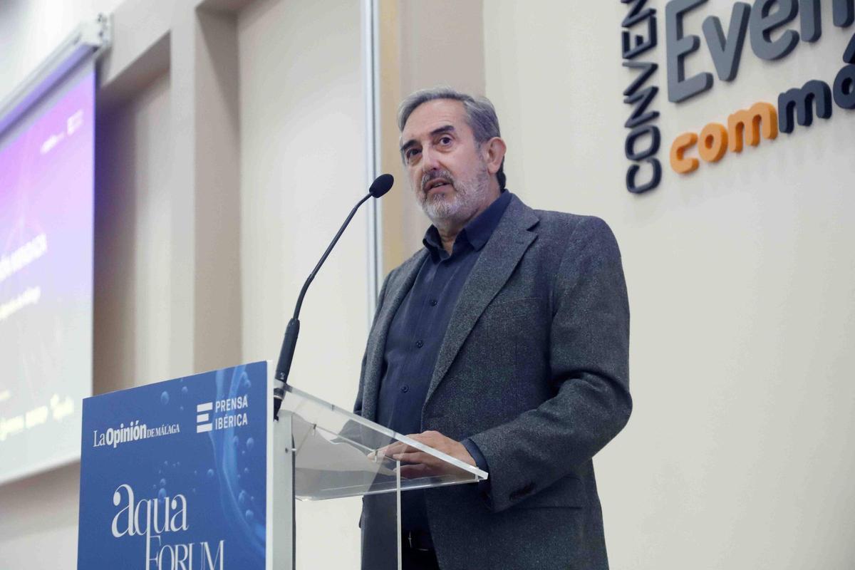 José Ramón Mendaza, director de La Opinión, durante su intervención