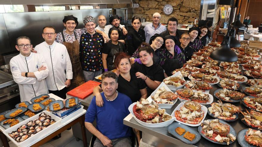 El equipo del Asador Soriano al completo felicita las fiestas a los lectores de FARO