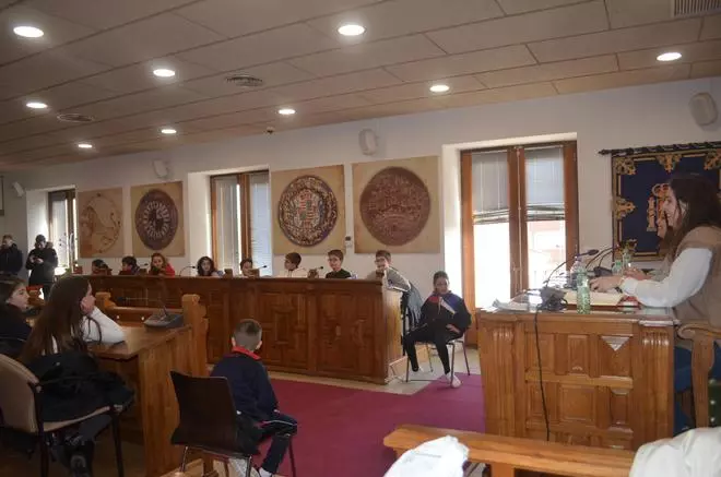 Primera jornada del programa "Conoce tu ayuntamiento", en Benavente en imágenes