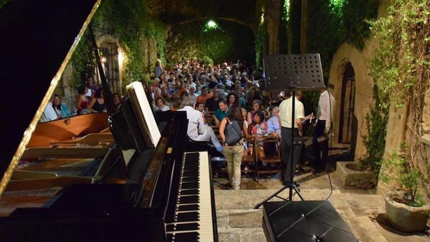 La música de flauta, violonchelo y violín abre las Veladas en La Coria