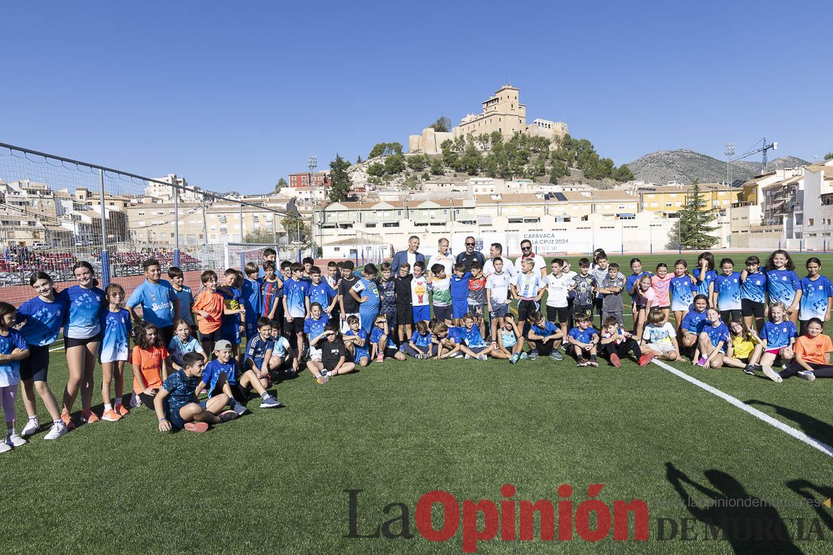 Abel Antón vistiba la Escuela Municipal de Atletismo de Caravaca