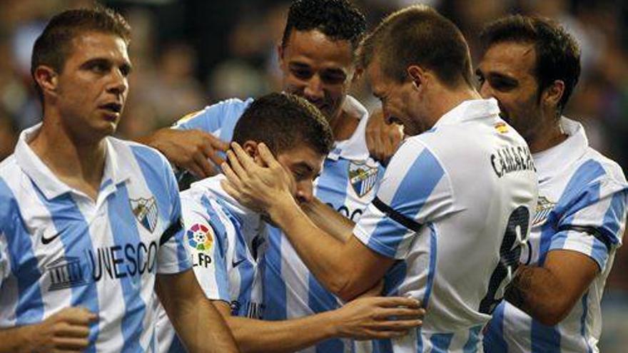 El Málaga se luce ante un Valencia impotente