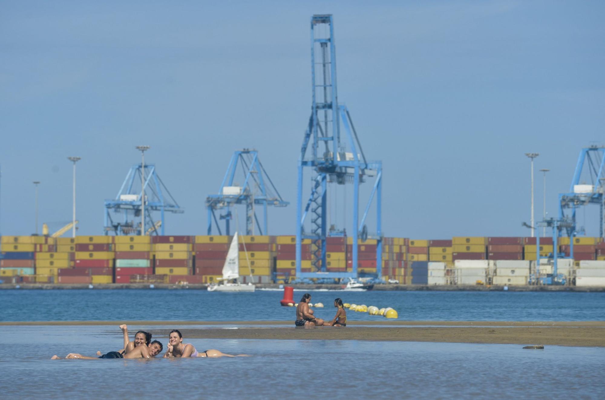 Charca en la Playa de las Alcaravaneras