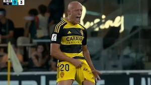 Mollejo celebra su gol de este domingo en Cartagena agarrándose los genitales. 