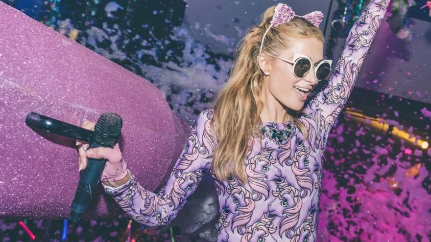 Paris Hilton en una fiesta Foam &amp; Diamonds en Amnesia.