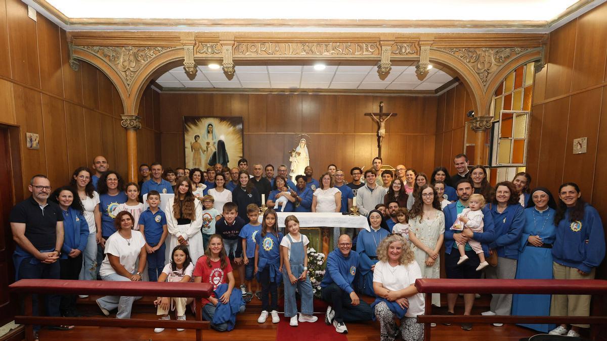 Un grupo de peregrinos procedente de Portugal, de visita en la Casa del Inmaculado Corazón.