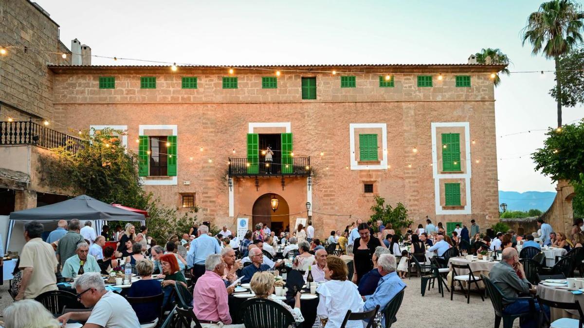 Monti-sion Solidària reúne a más de 250 personas en su tradicional cena de verano en Son Ripoll
