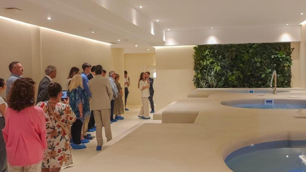 Visita a uno de los circuitos del nuevo hotel en Oropesa.
