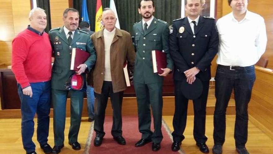 El Concello de Arteixo homenajea a tres guardias civiles en un pleno