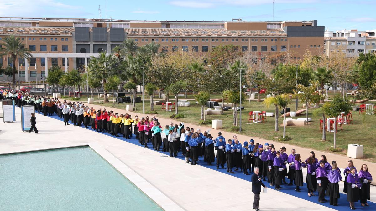 El auditorio del Paraninfo de la CEU-UCH acogió el acto de apertura del curso académico 2025-2026.