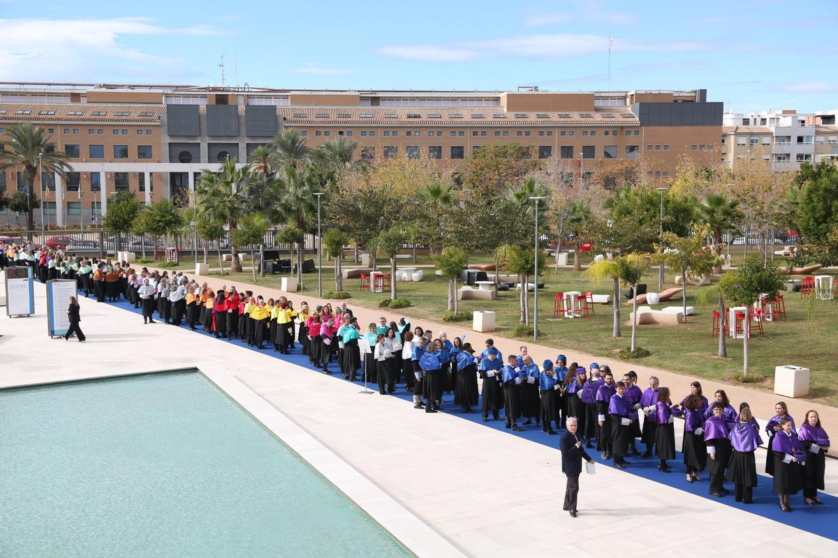 El auditorio del Paraninfo de la CEU-UCH acogió el acto de apertura del curso académico 2025-2026.