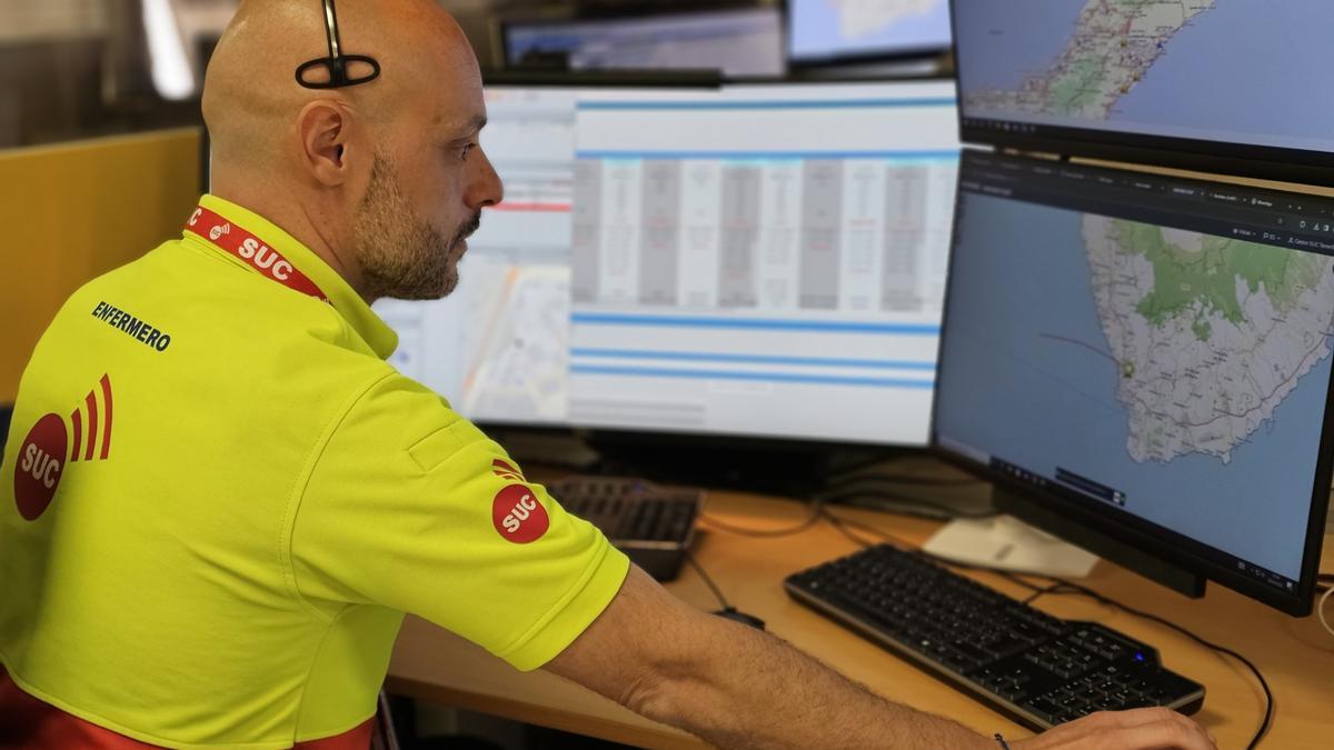 La teleasistencia del SUC a un alertante, clave para revertir una parada cardiorrespiratoria en la vía pública