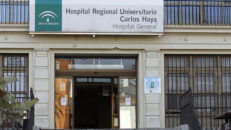 El paciente se encuentra aislado en la quinta planta del Hospital Carlos Haya.