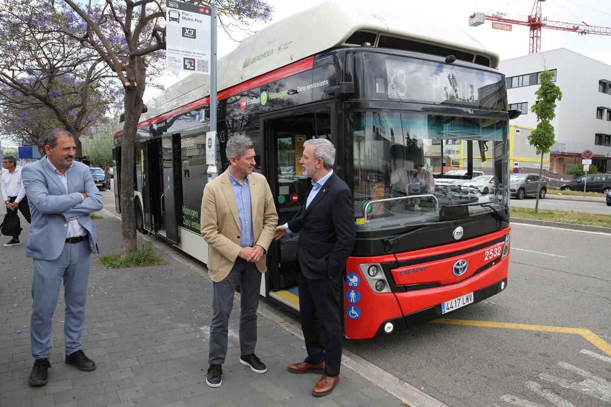 Presentación del bus X3, que conecta Barcelona y LHospitalet de forma más directa