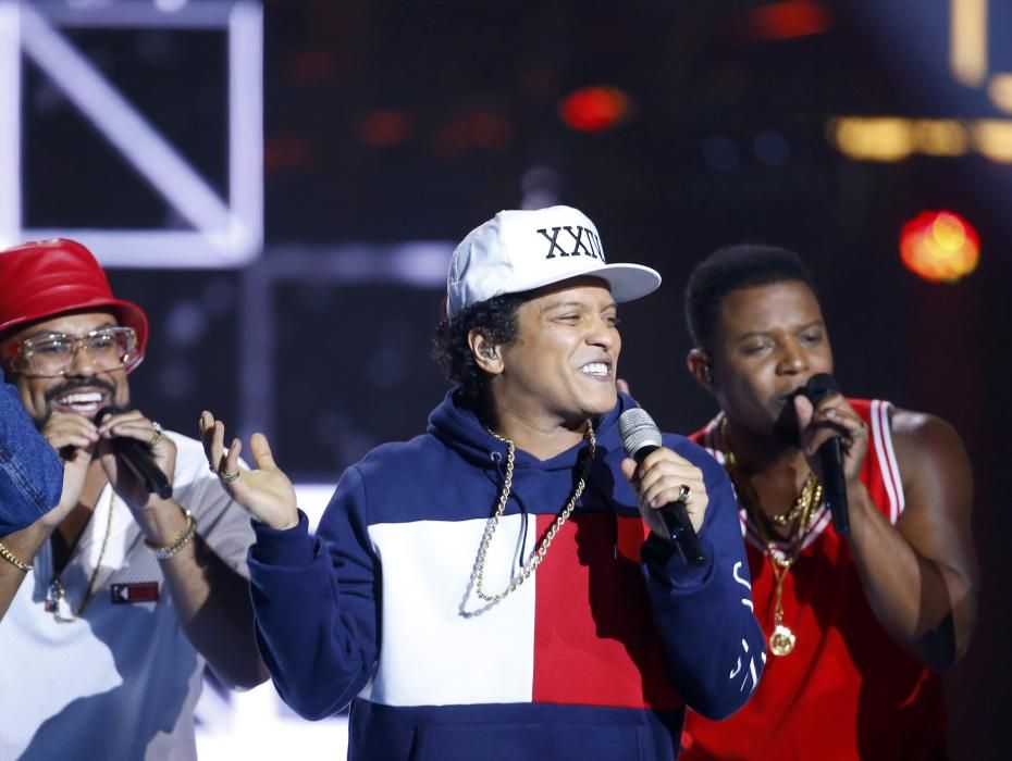 Bruno Mars performs on stage at the 2016 MTV ...