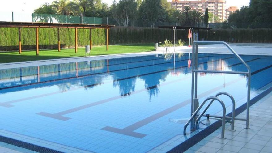 Un hombre fallece en la piscina del Barrio de la Luz en una zona que no cubría