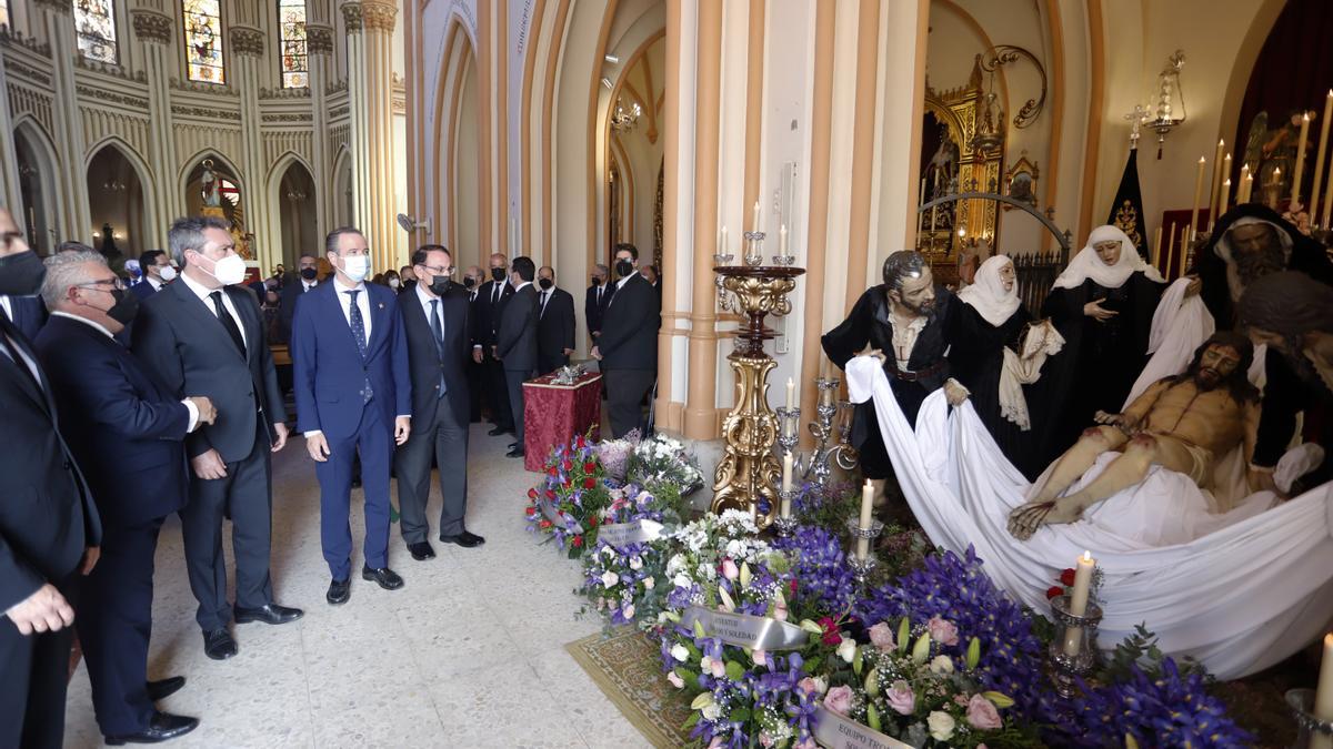 Juan Espadas, alcalde de Sevilla, visita el Santo Traslado