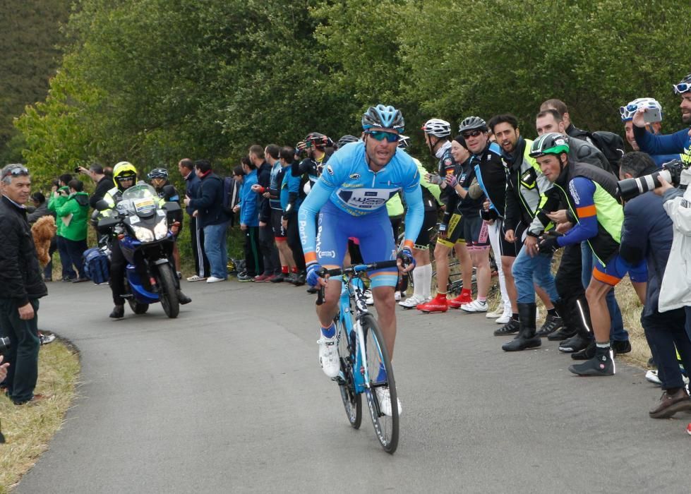 Raúl Alarcón gana a lo grande la Vuelta a Asturias tras adjudicarse la última etapa
