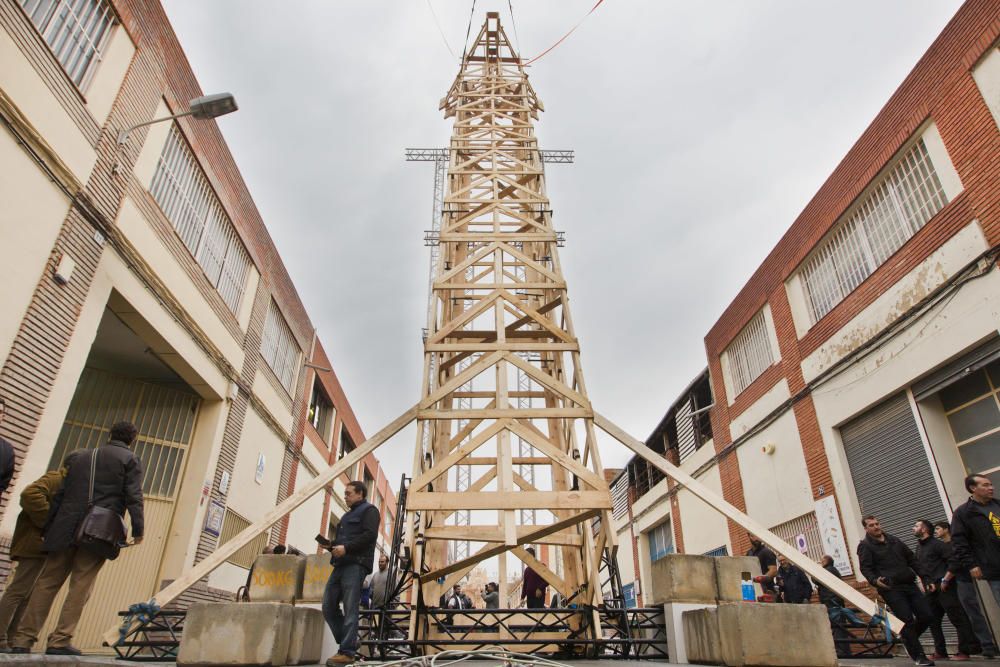 Simulacro de la plantá de la falla del ayuntamiento