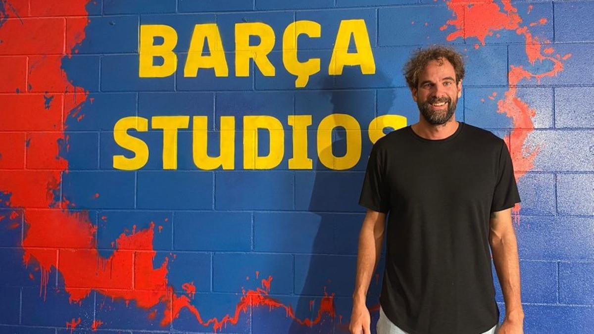 Roger Grimau, nuevo entrenador de baloncesto del Barça, en los estudios de Barça TV.