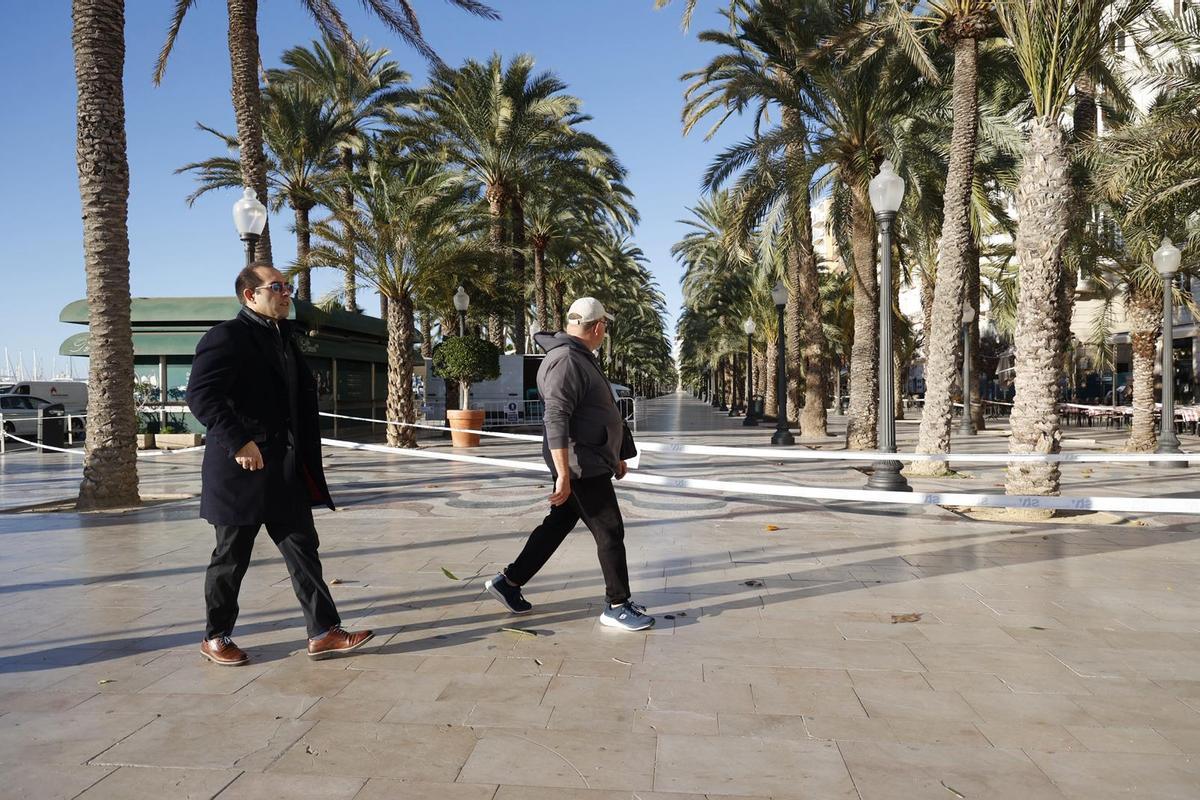 La Explanada, cerrada al paso por las fuertes rachas de viento