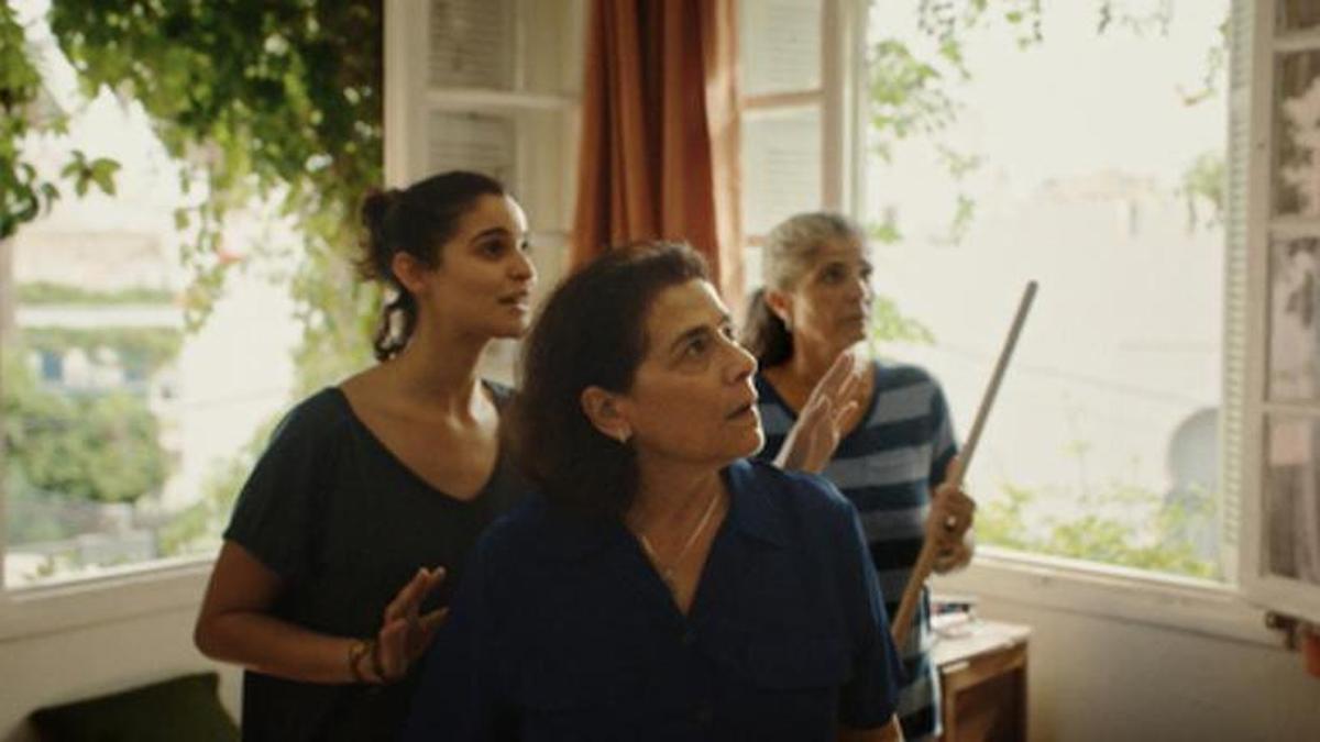 "Hombres y mujeres no somos enemigos naturales, somos necesarios, complementarios". Imagen de la película 'Tres mujeres'