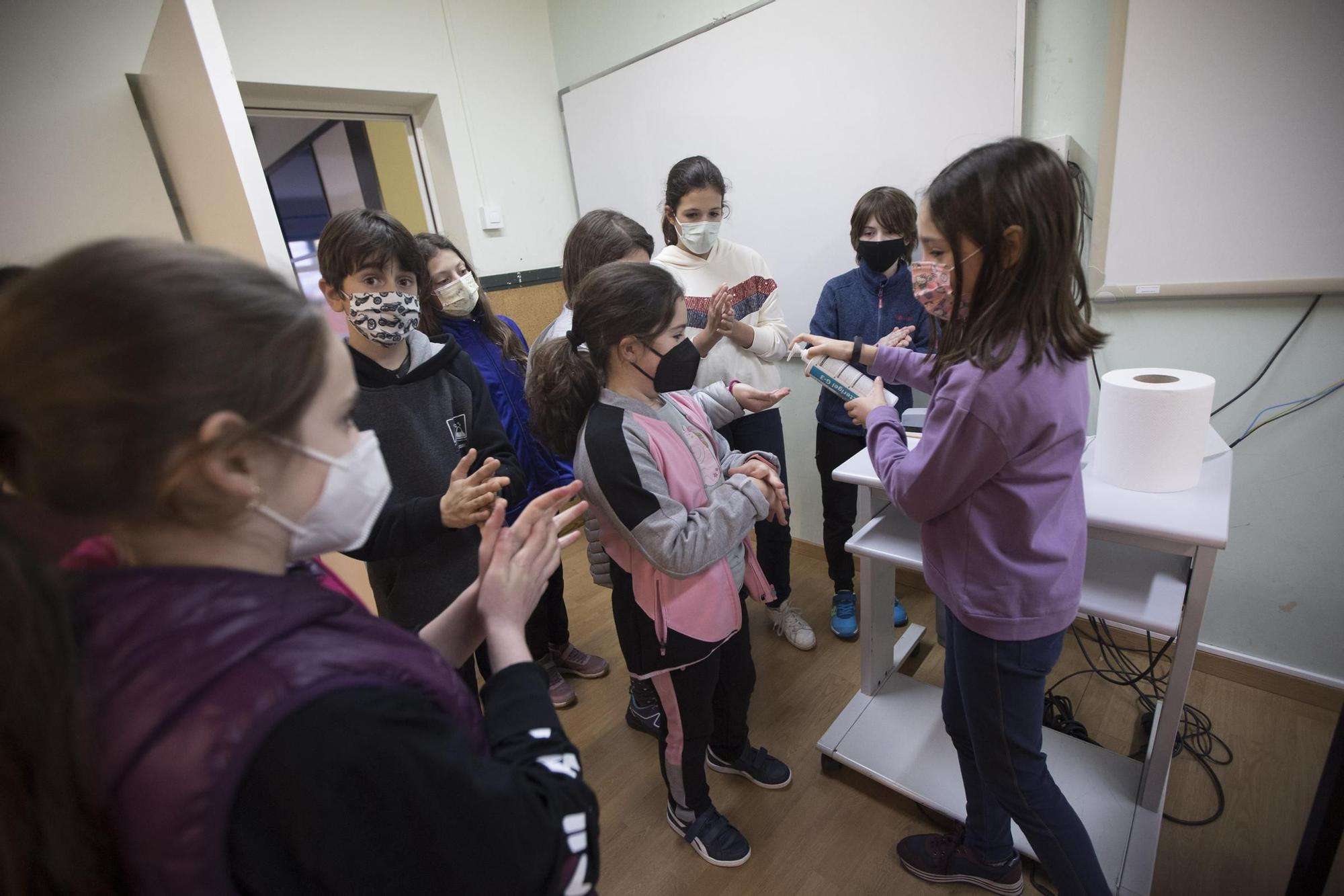 Los escolares asturianos vuelven a las aulas tras las vacaciones de Navidad