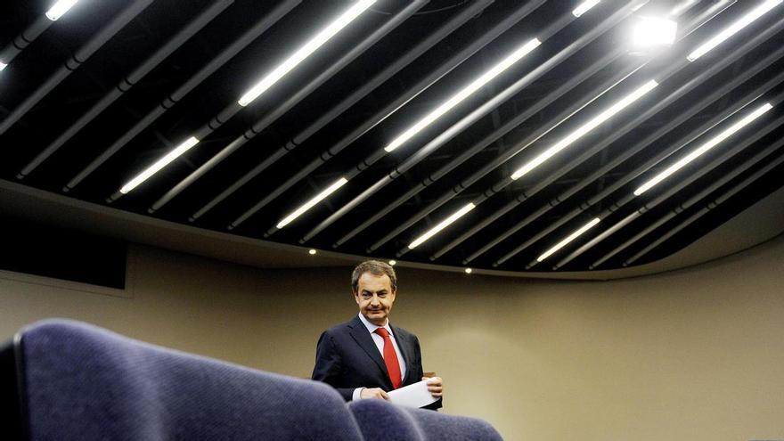 acordó el bloqueo de 19 cuentas, cuatro del matrimonio Zapatero-Espinosa