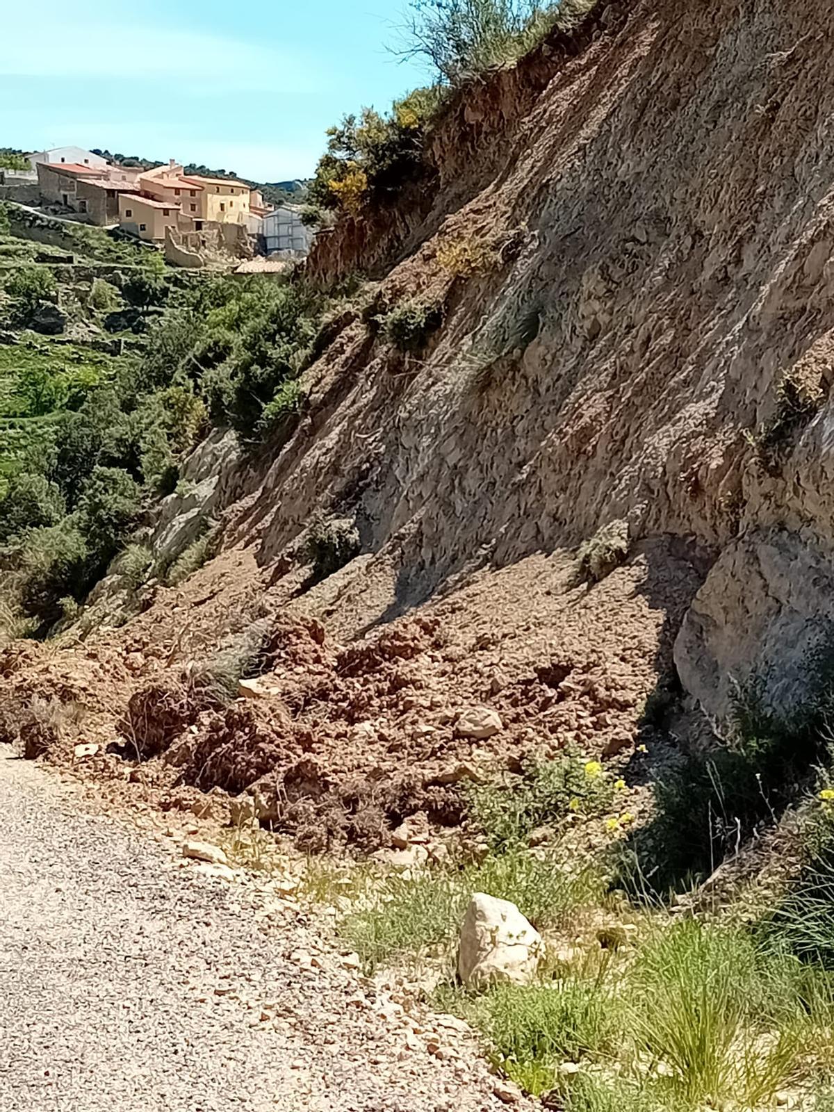 Tramo de una de las carreteras de acceso a Luco de Bordón, pedanía de Castellote, Teruel