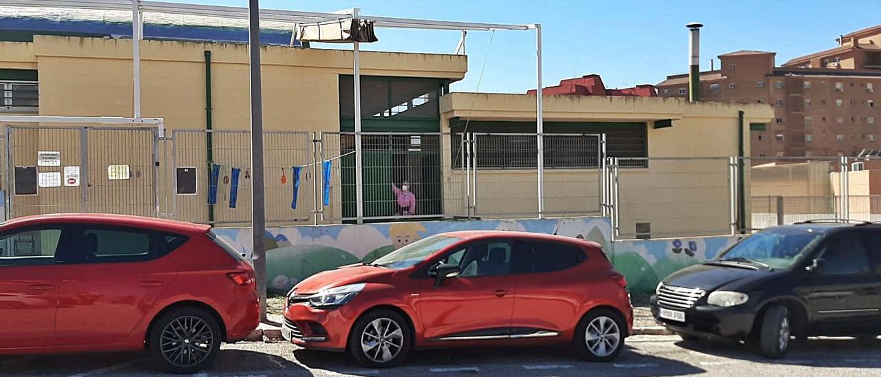 Los padres del centro de la calle Ciudad Real piden que se adecuen las inmediaciones. | INFORMACIÓN