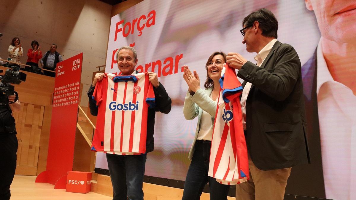 Salvador Illa y José Luis Rodríguez Zapatero, exhibiendo camisetas del Girona este domingo