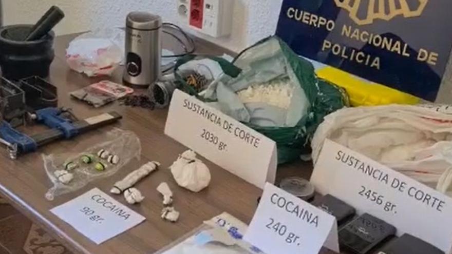 Parte del material incautado al detenido