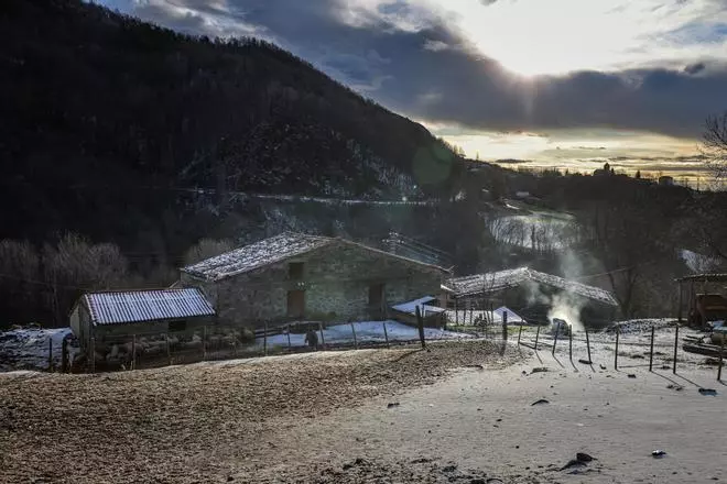 Els pagesos tallen el coll d'Ares: "Els canvis s'han de forçar ja, ens han portat a una situació límit"