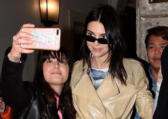 Kendall Jenner arropada por sus fans en Milán